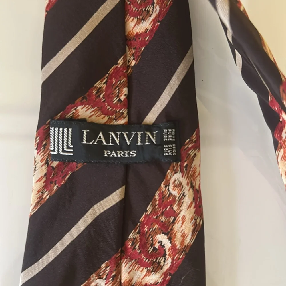 Lanvin Paris Signature Brown Red Diagonal Stripe 100% Silk Tie. Made in France